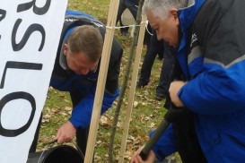 Verslininkų dovana Kaunui - 90 Ąžuolų-5